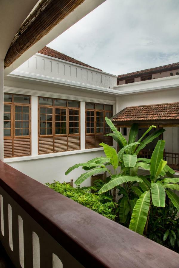 Old Harbour Hotel Kochi Exterior photo